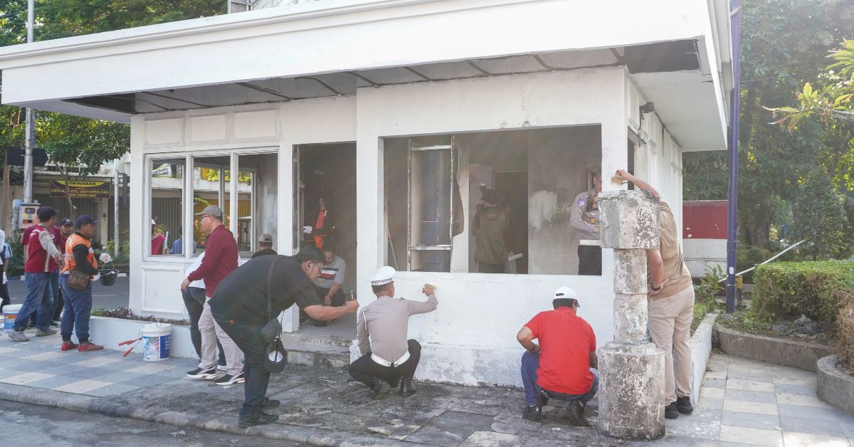 Pos Polisi di Jalan Tunjungan Dicat Kembali 
