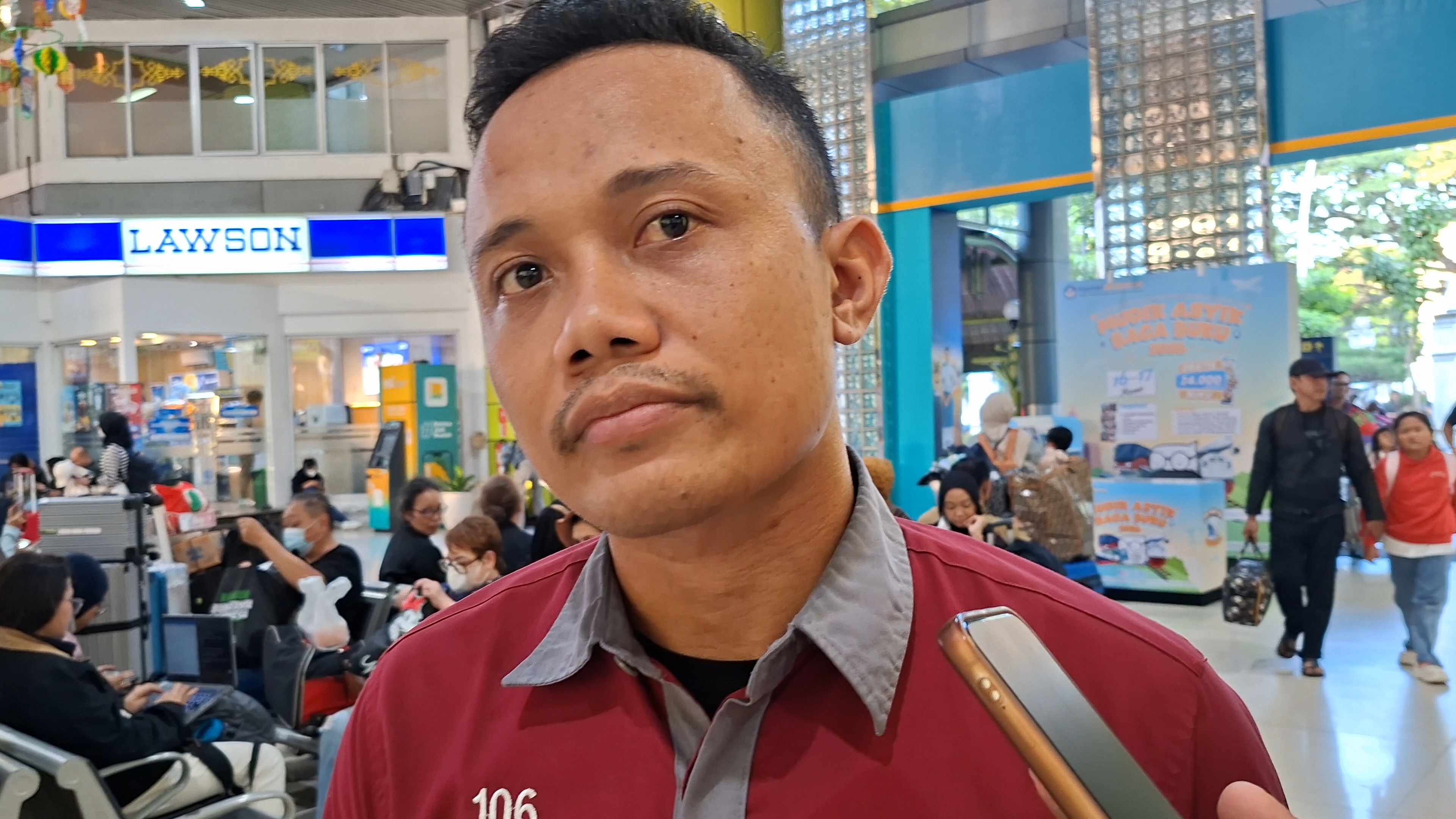 Lelah dan Keringat Warsito Jadi Berkah Mudik, Porter Stasiun Gambir Raup Cuan