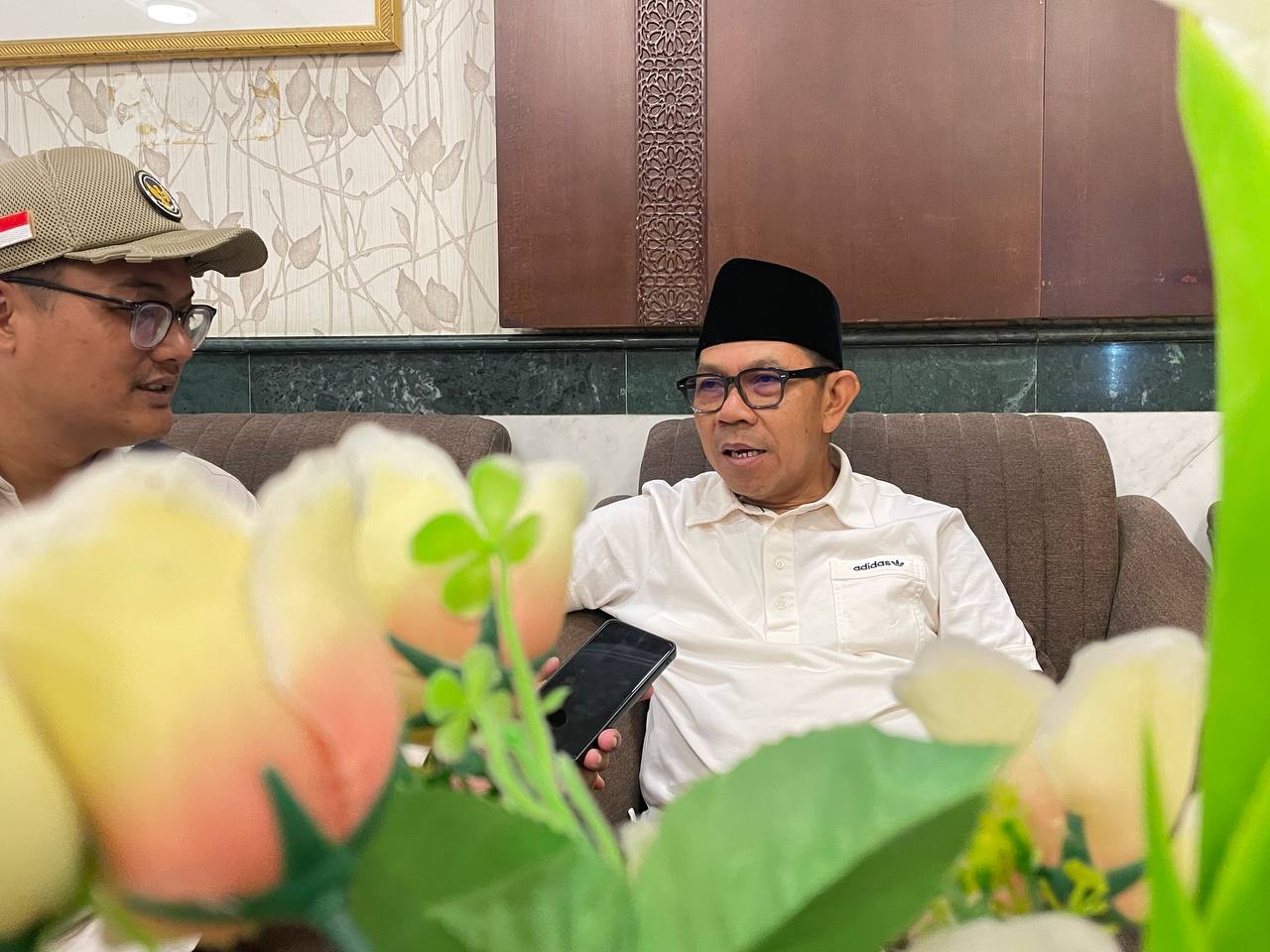 Wali Kota Batu Nurochman Berhaji Reguler, Tidur Sekamar Berlima dengan Jemaah Lain