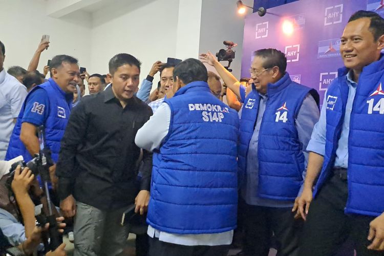 Kampanye Akbar di Malang, Prabowo dan SBY Saling Hormat dengan SBY