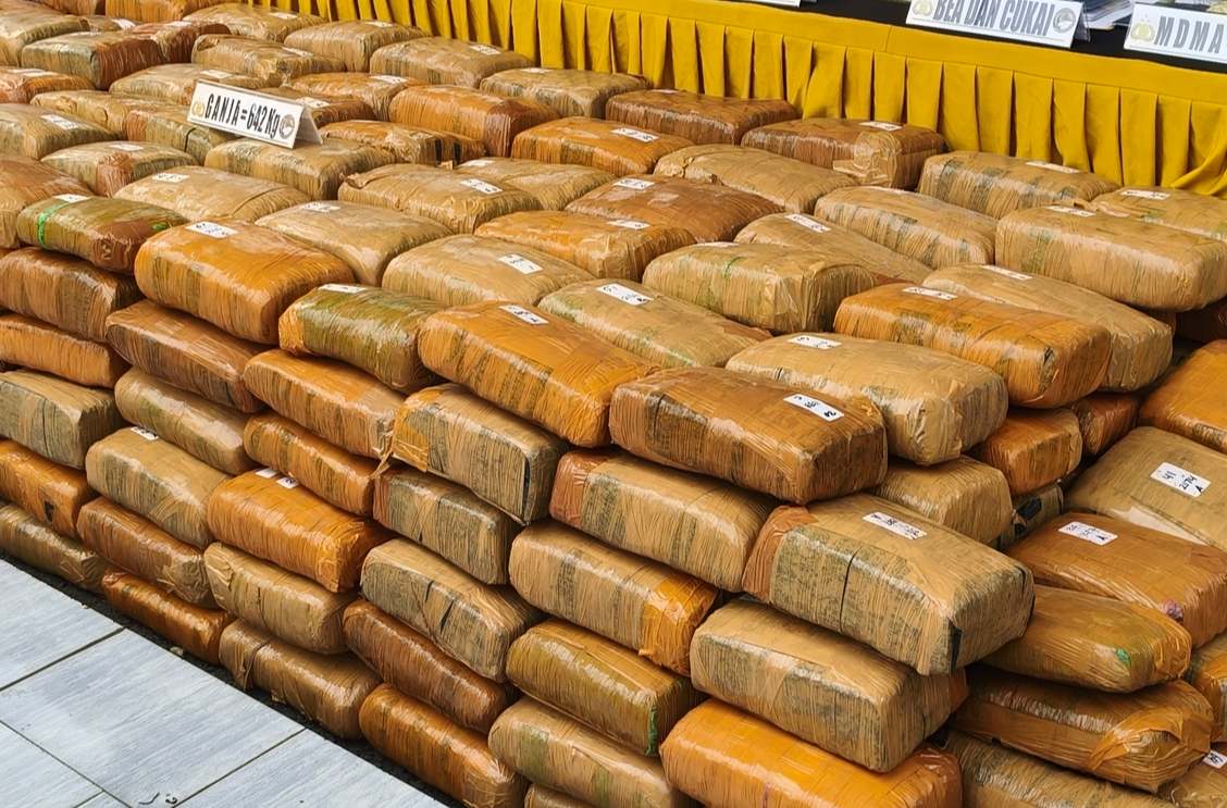 642 Kilogram Ganja dari Jaringan Jawa-Sumatera Diamankan Polres Tangsel, 8 Tersangka Dibekuk