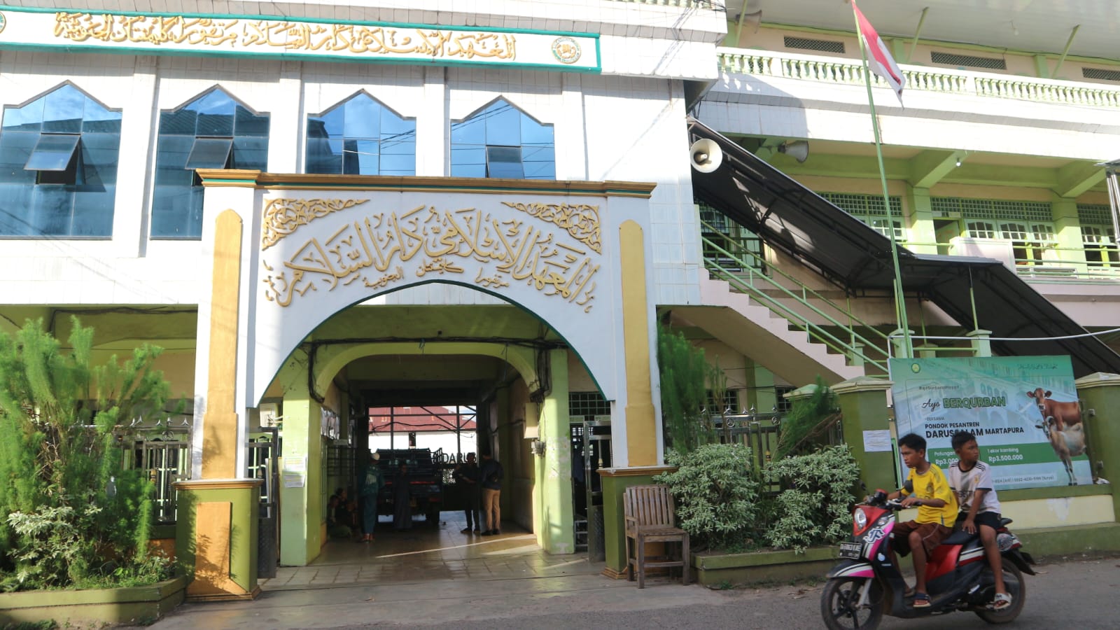 Harian Disway X Grand Qin Hotel (3): Napas Islam Martapura