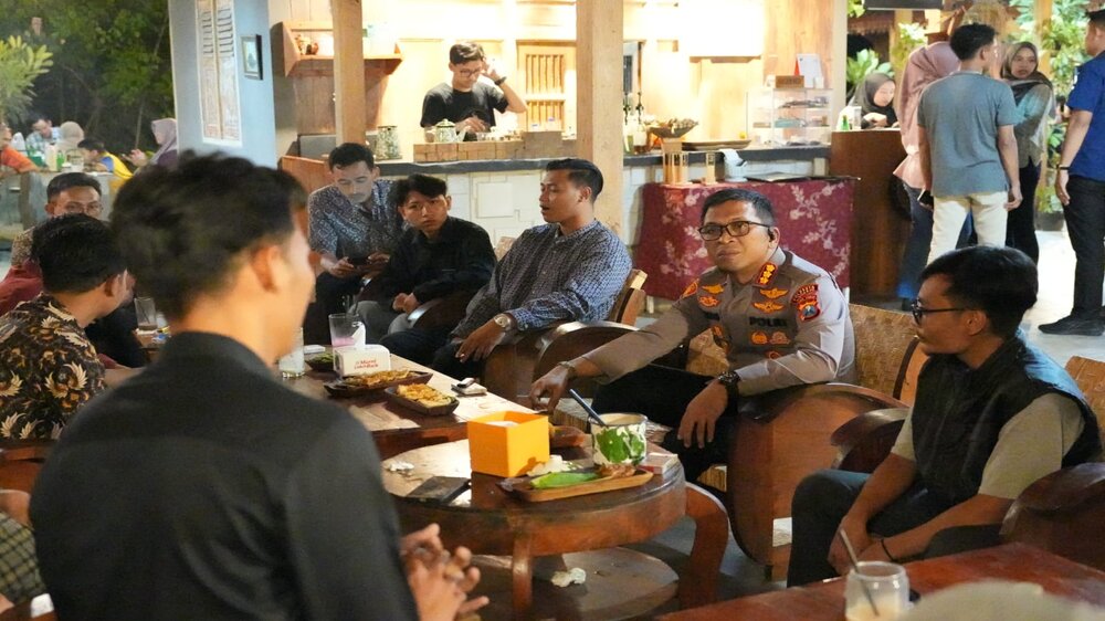Ngopi Bareng Polresta Sidoarjo dan Mahasiswa: Sinergi Humanis Jaga Kamtibmas