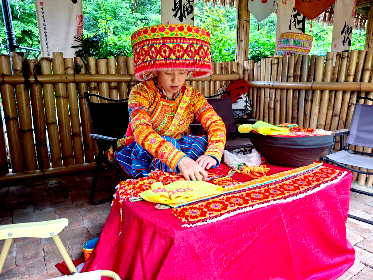 Harian Disway di China International Press Communication Center (CIPCC) (70): Dari Lereng Gunung ke Catwalk
