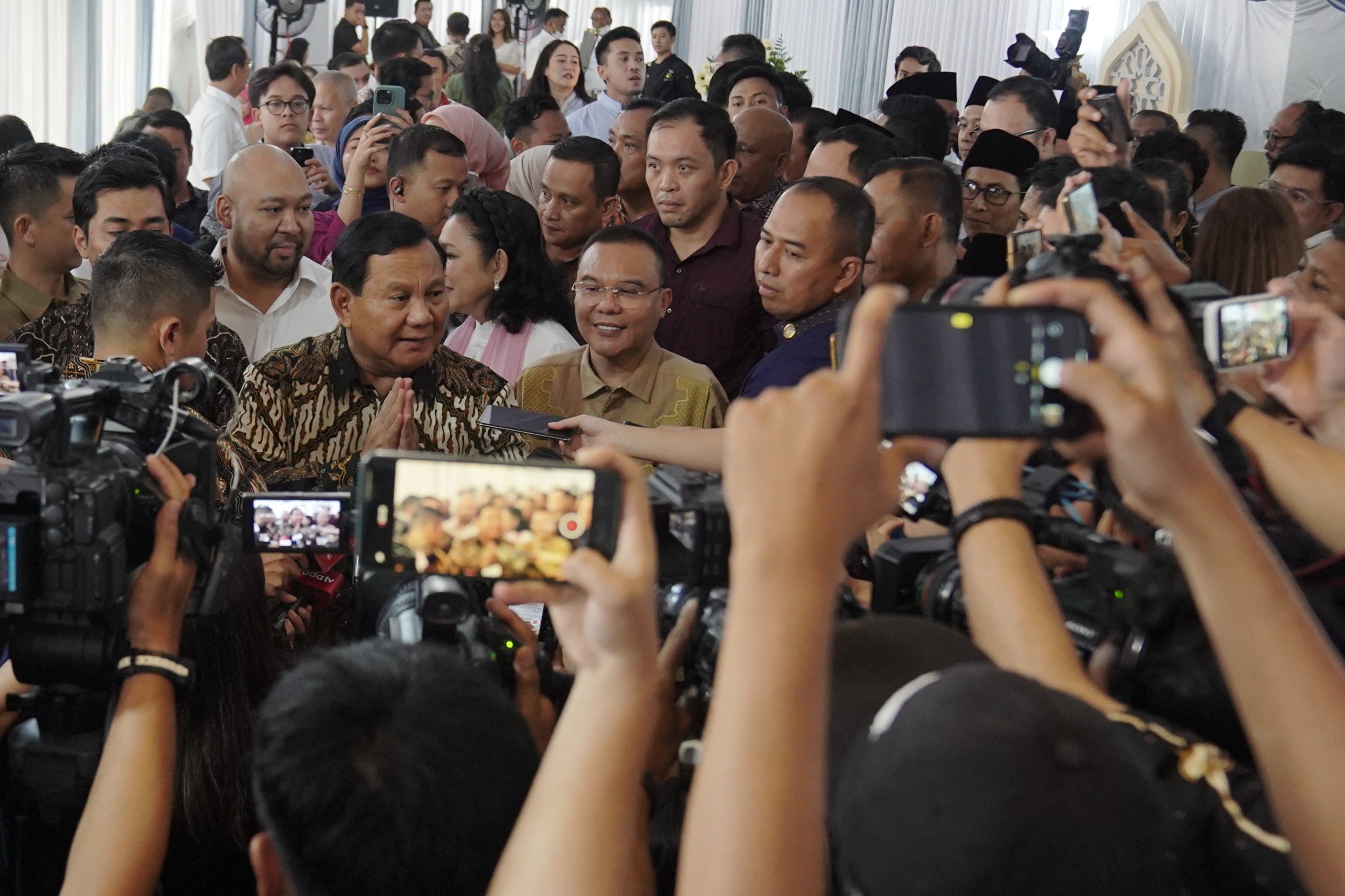 Rayakan Lebaran, Prabowo Ucapkan Maaf Lahir Batin ke Rekan-Rekan Media