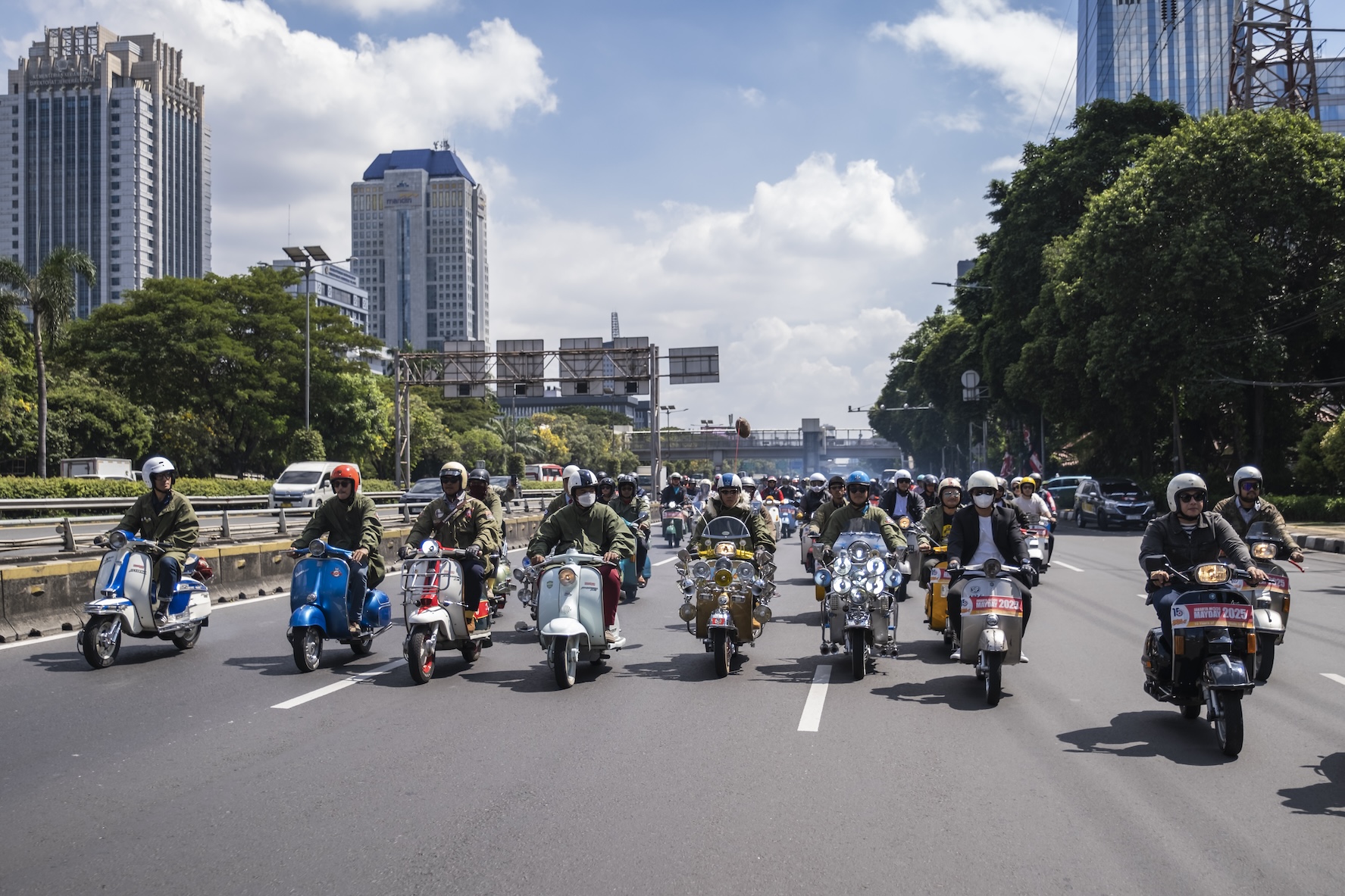 Jakarta Mods MayDay 2025, Ratusan Pengguna Vespa Turun ke Jalan