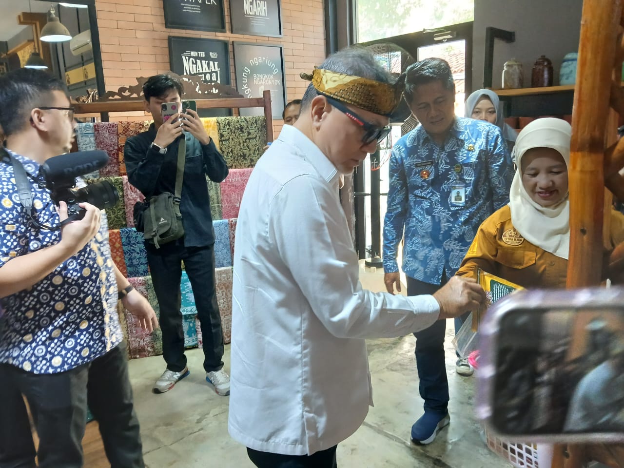 Lakukan Kunjungan ke Galeri Menong di Purwakarta, Ini Dia Permintaan Para Pelaku UMKM ke Mendag Zulhas