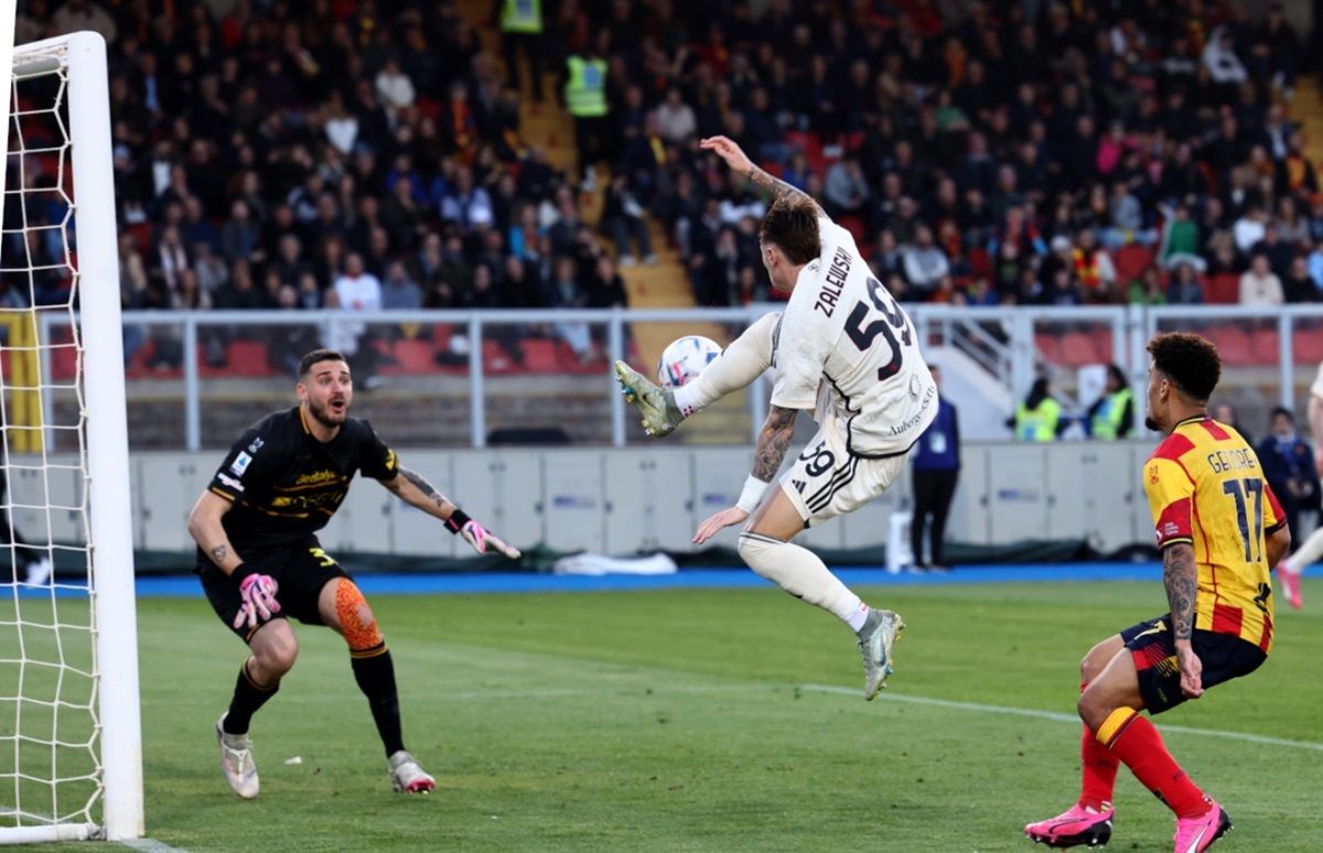 Lecce vs AS Roma 0-0: Ini Alasan Wasit Tidak Hadiahkan Penalti pada Gialorossi