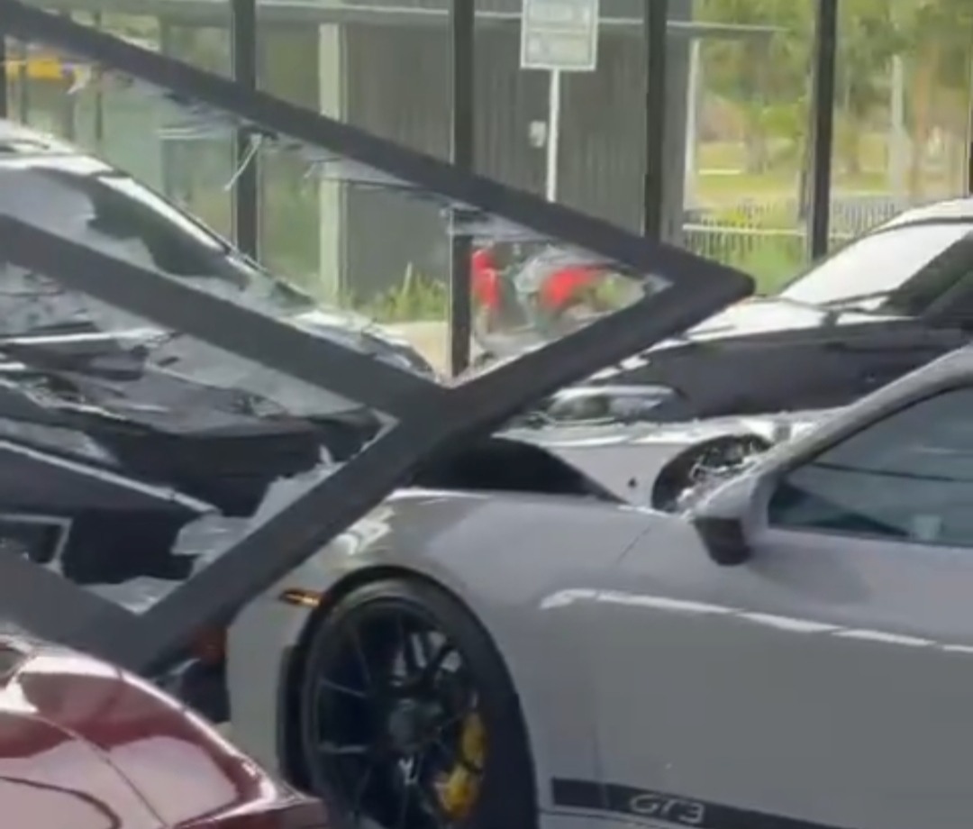 Kondisi Supir Xpander Tabrak Porsche 911 GT3 Dalam Showroom Diungkap Kepolisian