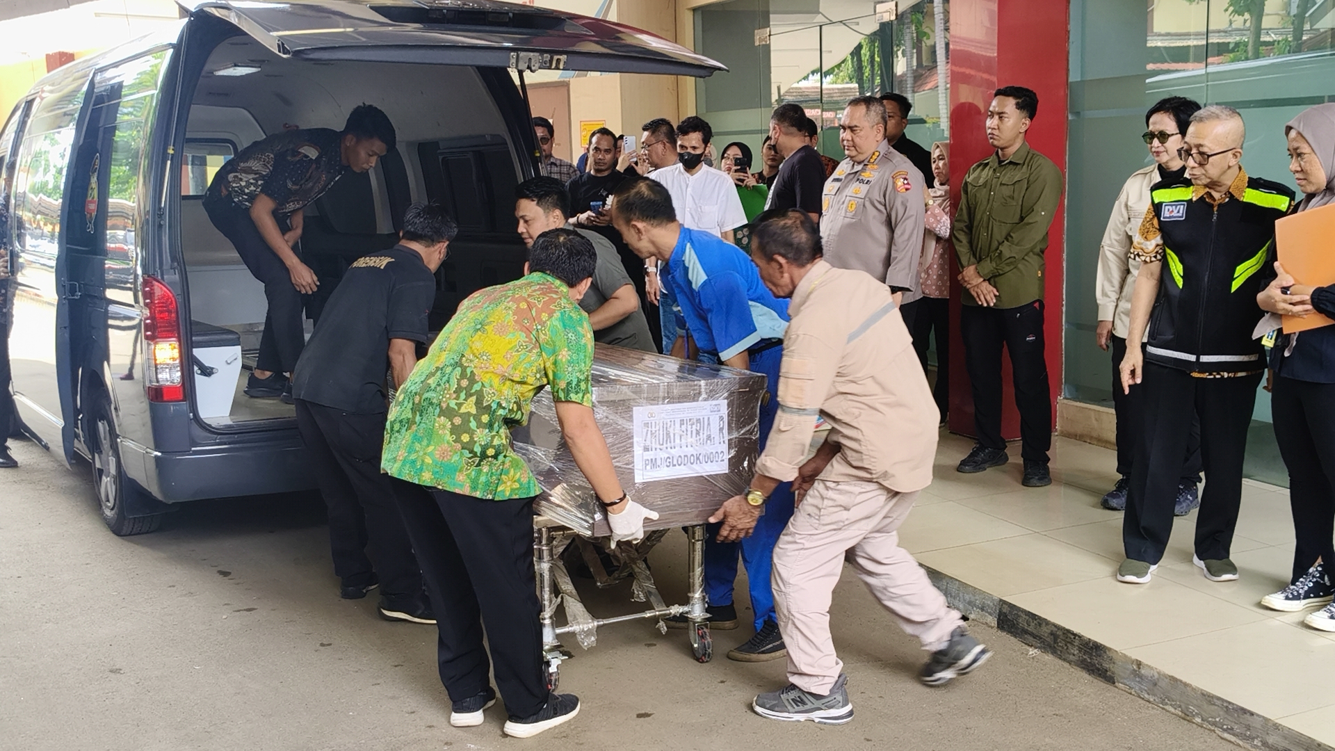 Jasad Korban Kebakaran Glodok Plaza Diserahkan ke Keluarga, Jenazah Zhuki Fitria Dibawa ke Pekanbaru