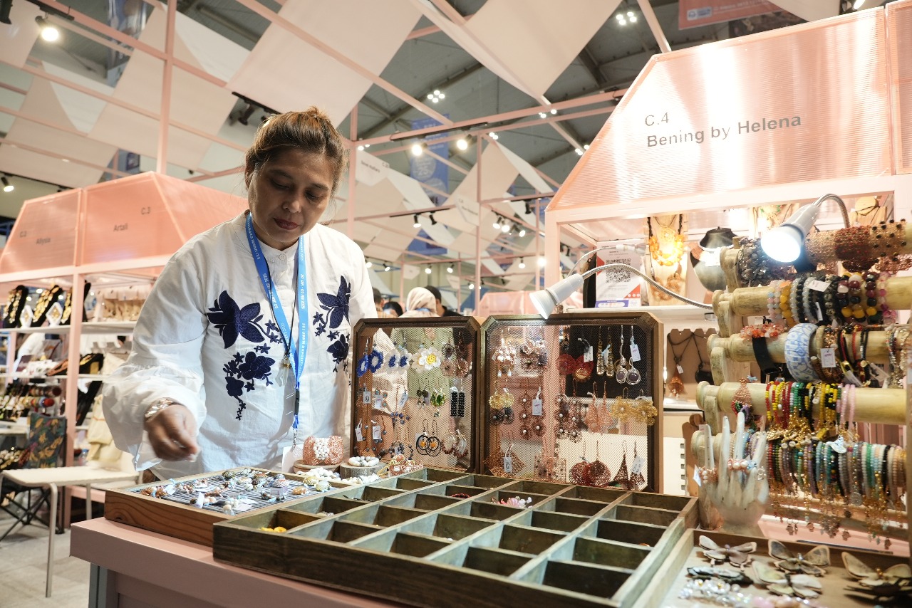 BRI Dukung Usaha Lokal Perhiasan Batu Alam Jangkau Pasar Internasional