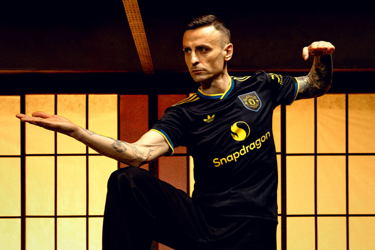 Manchester United Luncurkan Jersey Ketiga 2025-2026: Desain Klasik Terinspirasi 'Kung Fu' Eric Cantona