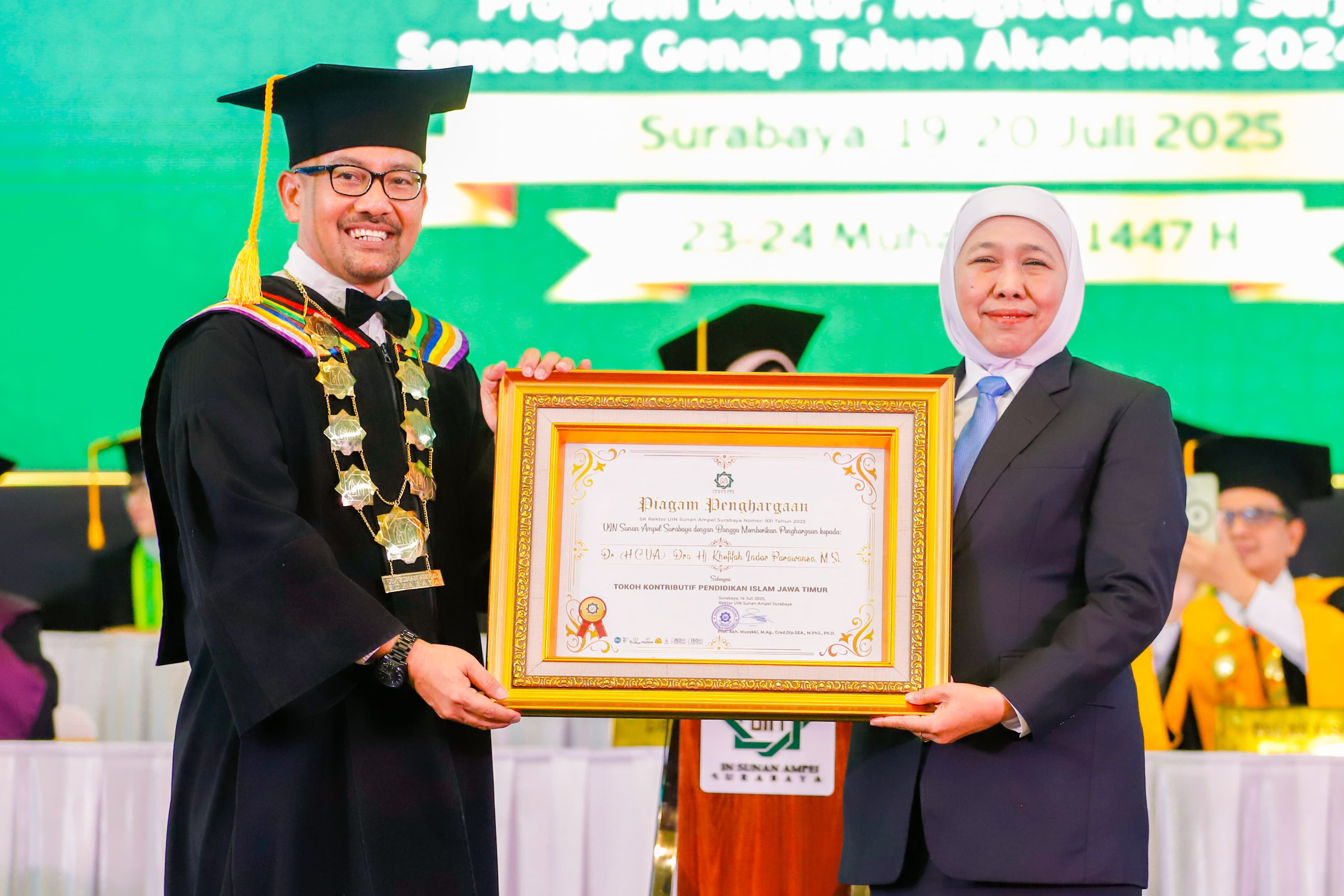 Khofifah Raih Penghargaan Tokoh Kontributif Pendidikan Islam di Jawa Timur