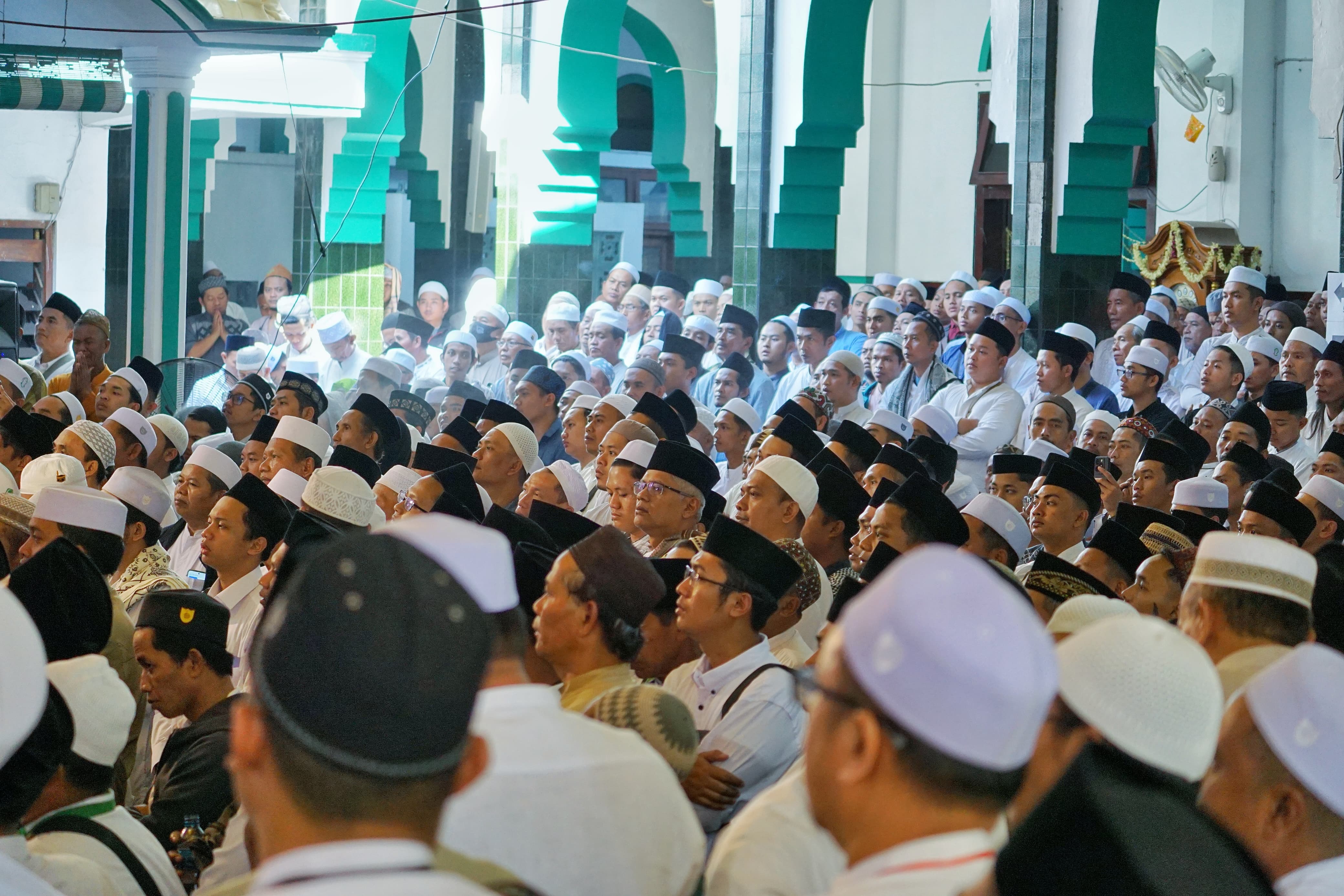 Lautan Jamaah hingga Ulama Khos Hadiri Haul ke-43 KH Abdul Hamid 