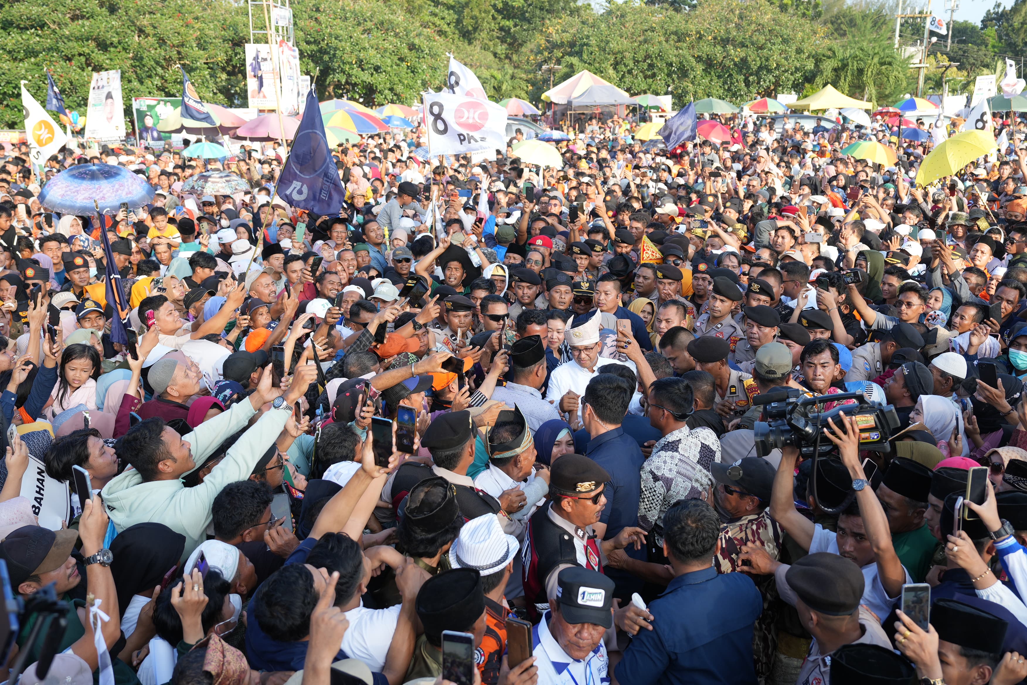 Ribuan Pendukung Anies dalam Kampanye Akbar di Dumai Kompak Teriakkan Anies Presiden!