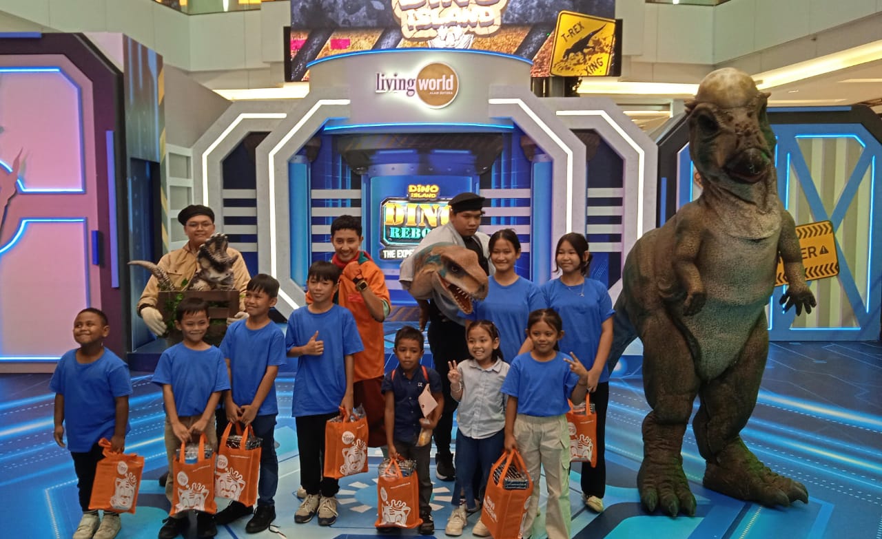 Wow! Giant T-Rex Bangkit Kembali di Living World Alam Sutera, Rasakan Petualangan Prasejarah Seru di Dino Reborn!