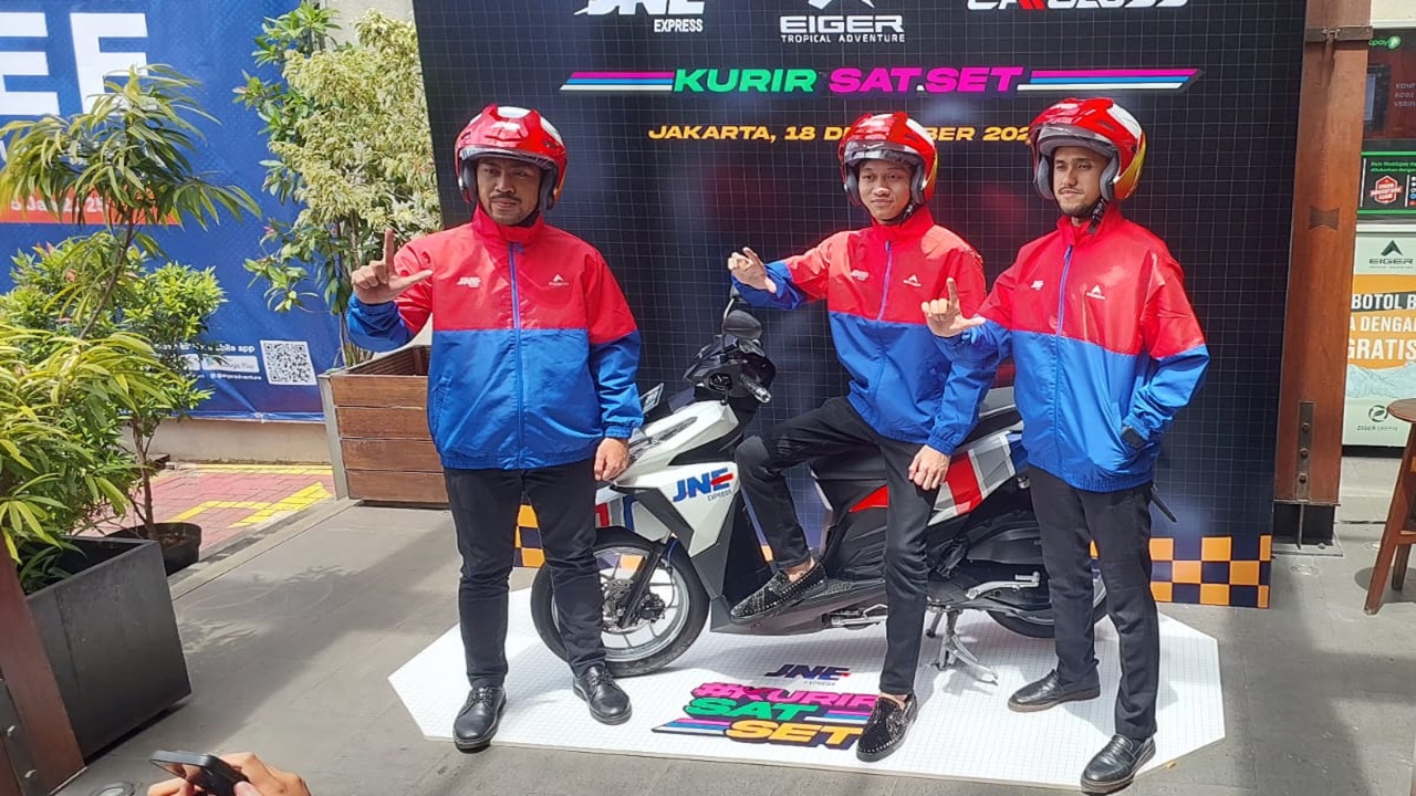 Kolaborasi Keren JNE x Eiger x Cargloss: Ciptakan Jaket dan Helm Terbaru Khusus Kurir!