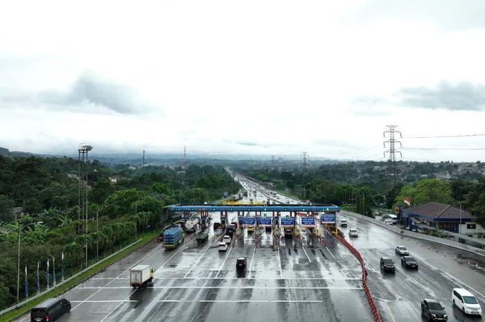 41 Ribu Kendaraan Padati Gerbang Tol Ciawi di Puncak Libur Nataru 2025