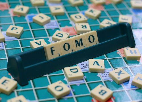 Takut Ketinggalan Konser? Fenomena FOMO Jadi Ajang Gengsi di Media Sosial