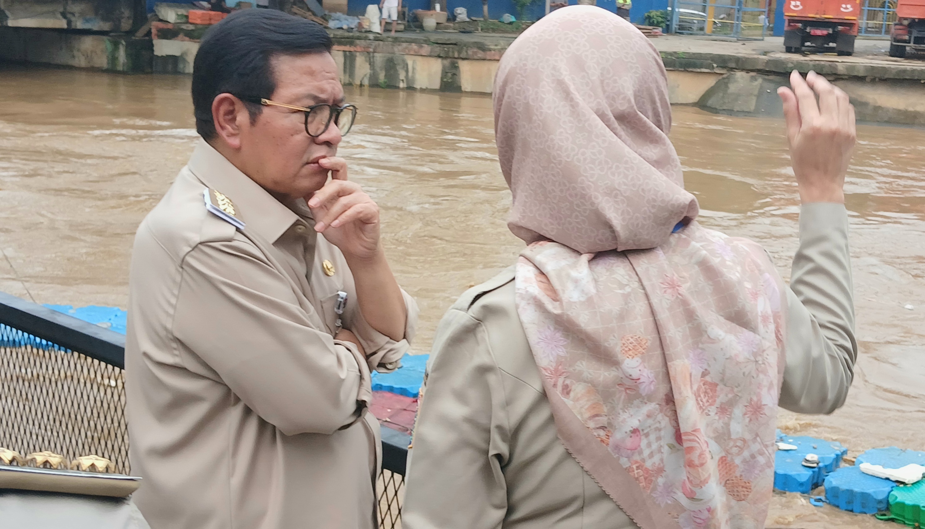 Pramono dan Dedi Beda Gaya Saat Meninjau Banjir, DPRD Jakarta: Fokus Bukan pada Gaya, Tapi Hasil dan Langkah Mitigasi