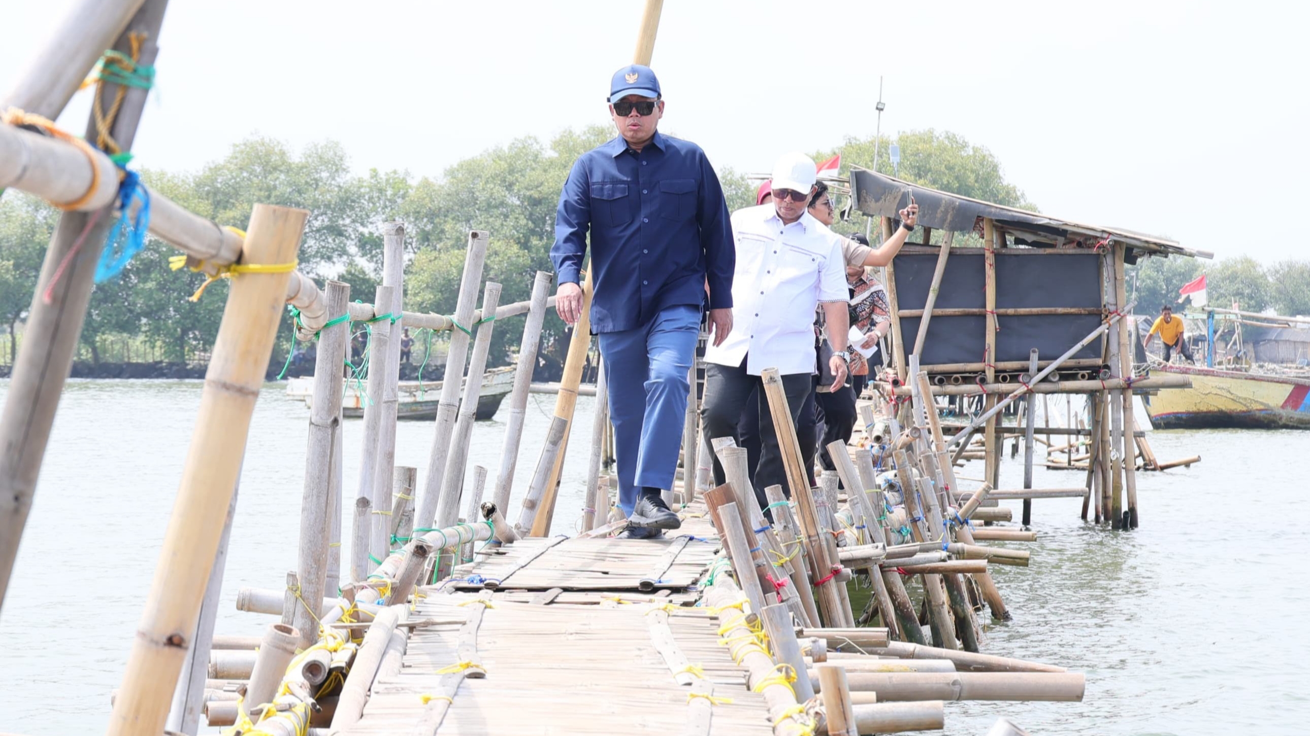 Emak-emak Desa Kohod Girang Pagar Laut Beserta SGHB Dicabut: Terima kasih Pak Menteri dan Presiden Prabowo!