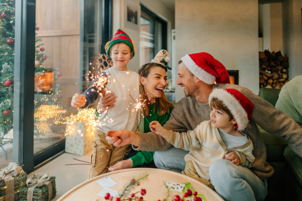 8 Cara Merayakan Natal dengan Penuh Makna, dari Bikin Kue Sampai Karaoke