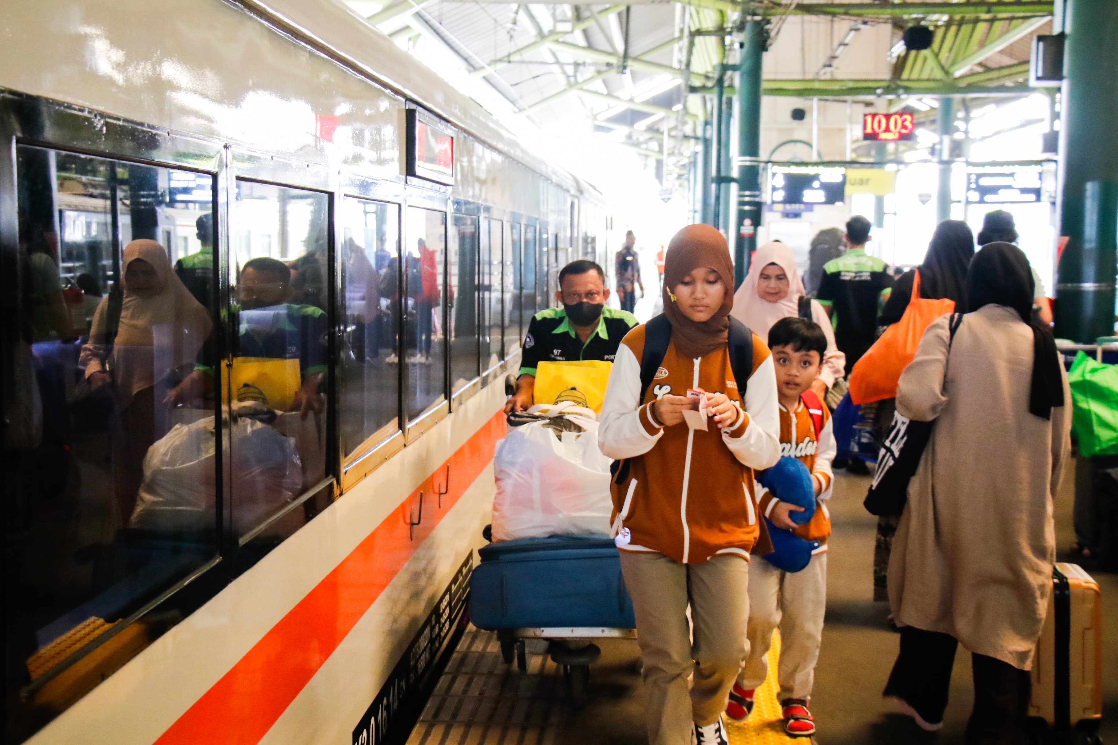 Jangan Panik saat Barang Hilang di Kereta, Ini Langkah KAI Daop 1 