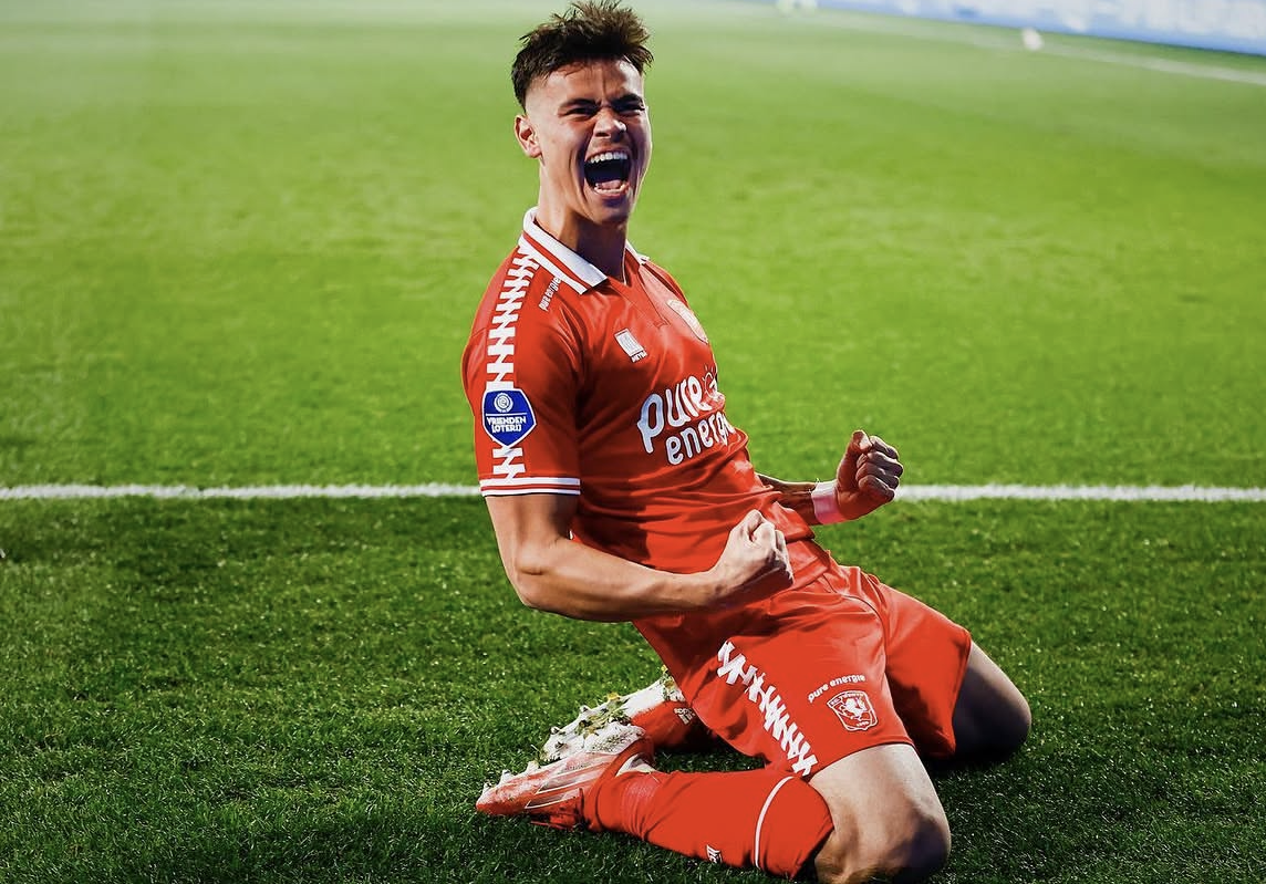 Twente Tahan Mees Hilgers, Media Belanda Ungkap PSV Siap Culik Bek Timnas Indonesia