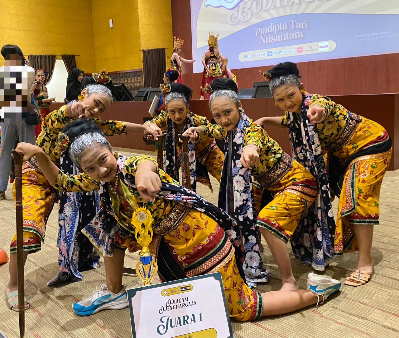 Mbokne Sarip, Tari Kreasi SMAN 1 Porong Raih Juara 1 di Festival Budaya FIB Unair 2025