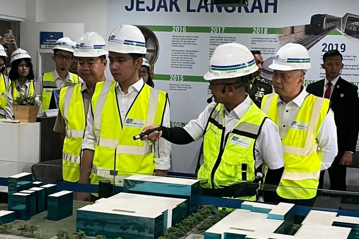 Sehari Pasca-dilantik, Wapres Gibran Rakabuminhg Raka Tinjau Progres MRT Jakarta Fase 2