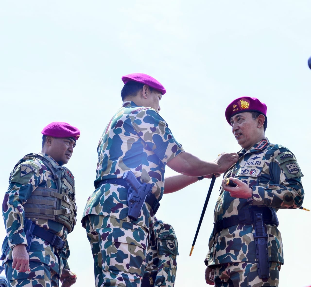 Kapolri hingga Ketua DPR Disematkan Jadi Warga Kehormatan Marinir