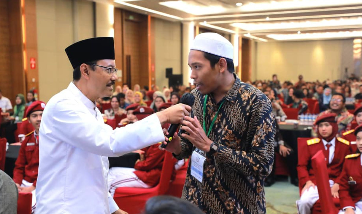 Buka Puasa Bersama Anak Sekolah Rakyat, Gus Ipul Ungkap Spirit Alquran di Program Sekolah Rakyat