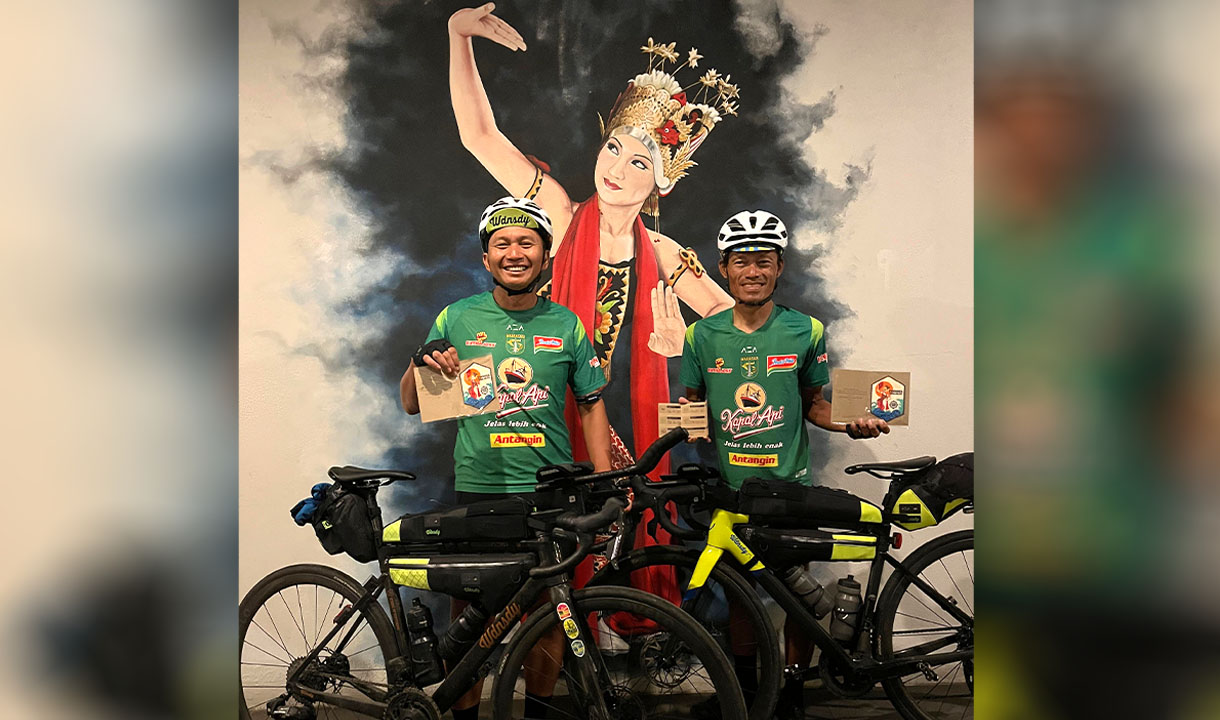 Presiden Persebaya Tuntaskan Tantangan Bentang Jawa 2025, Bersepeda 1.500 KM dari Pantai Carita Banten ke Banyuwangi