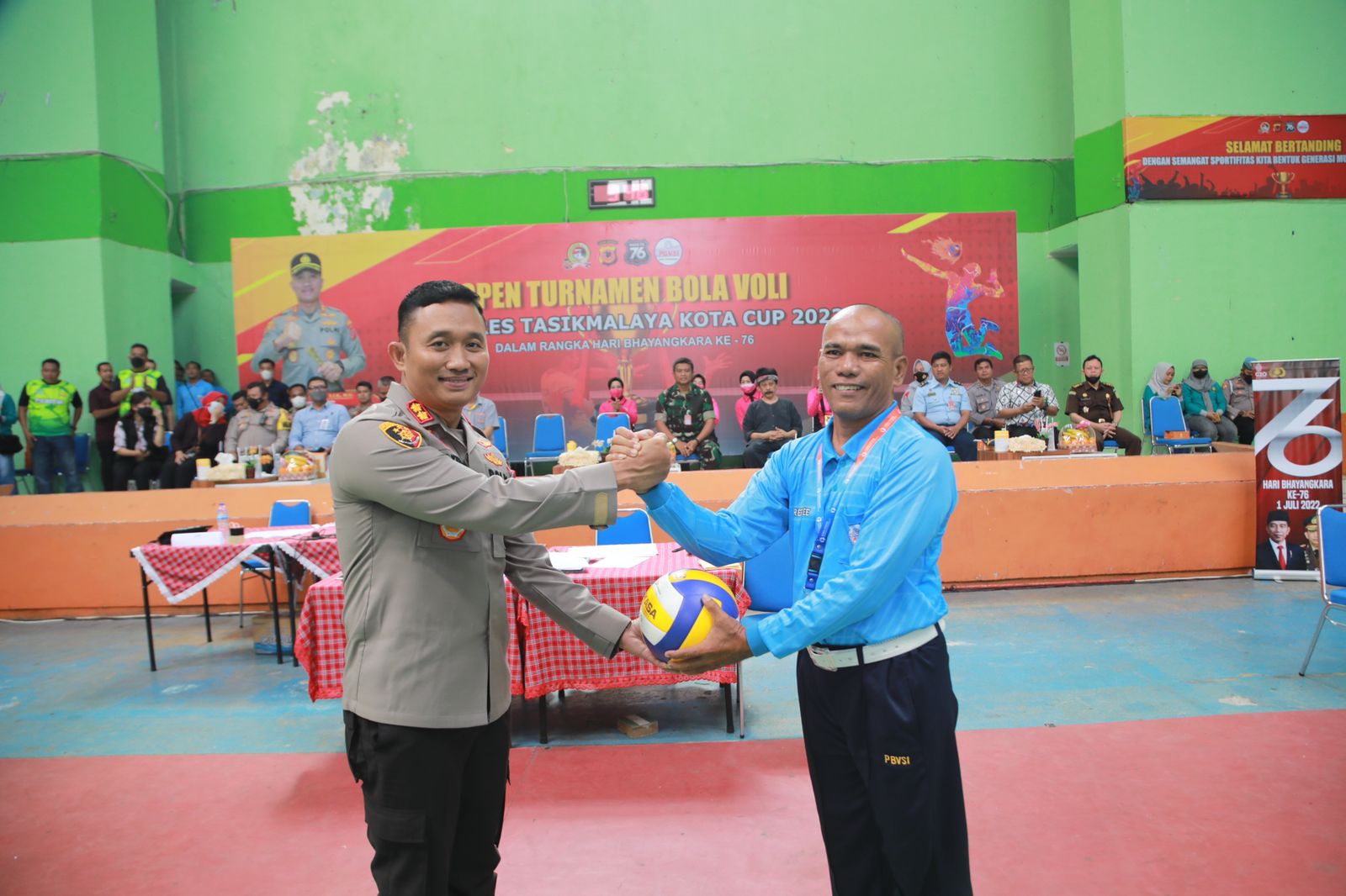 Bangkitkan Olahraga Bola Voli, Belasan Tim Berebut Piala Kapolres Tasikmalaya Kota