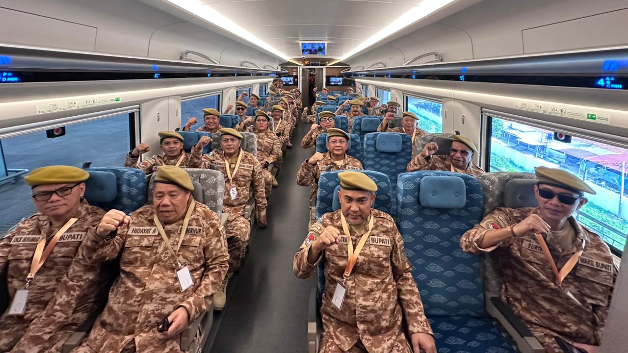 Naik Whoosh, Gaya 84 Kepala Daerah yang Ikut Retret di Jatinangor Kece Abis!