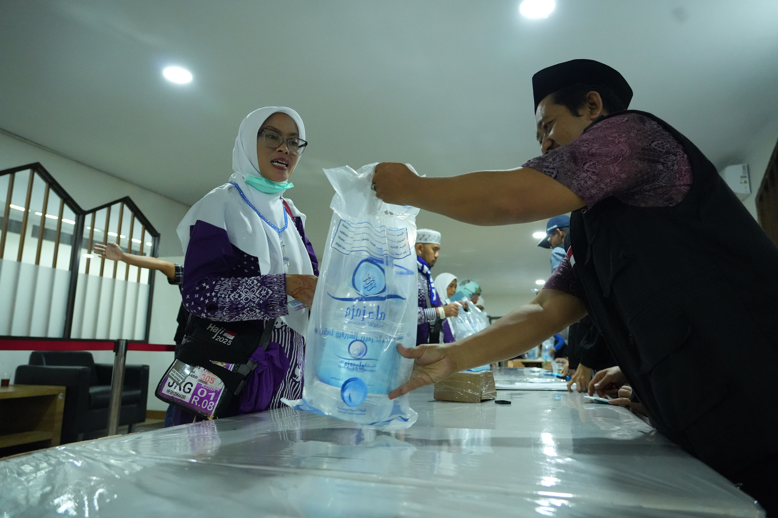 Fase Kepulangan Jamaah Haji, Ini Skema Pembagian Air Zamzam di Asrama Haji