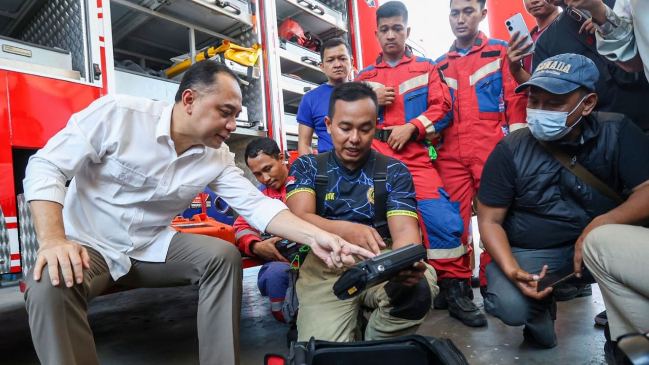 Kisah Heroik Tim Rescue Surabaya Evakuasi Santri Ponpes Al-Khoziny di Tengah Puing Beton