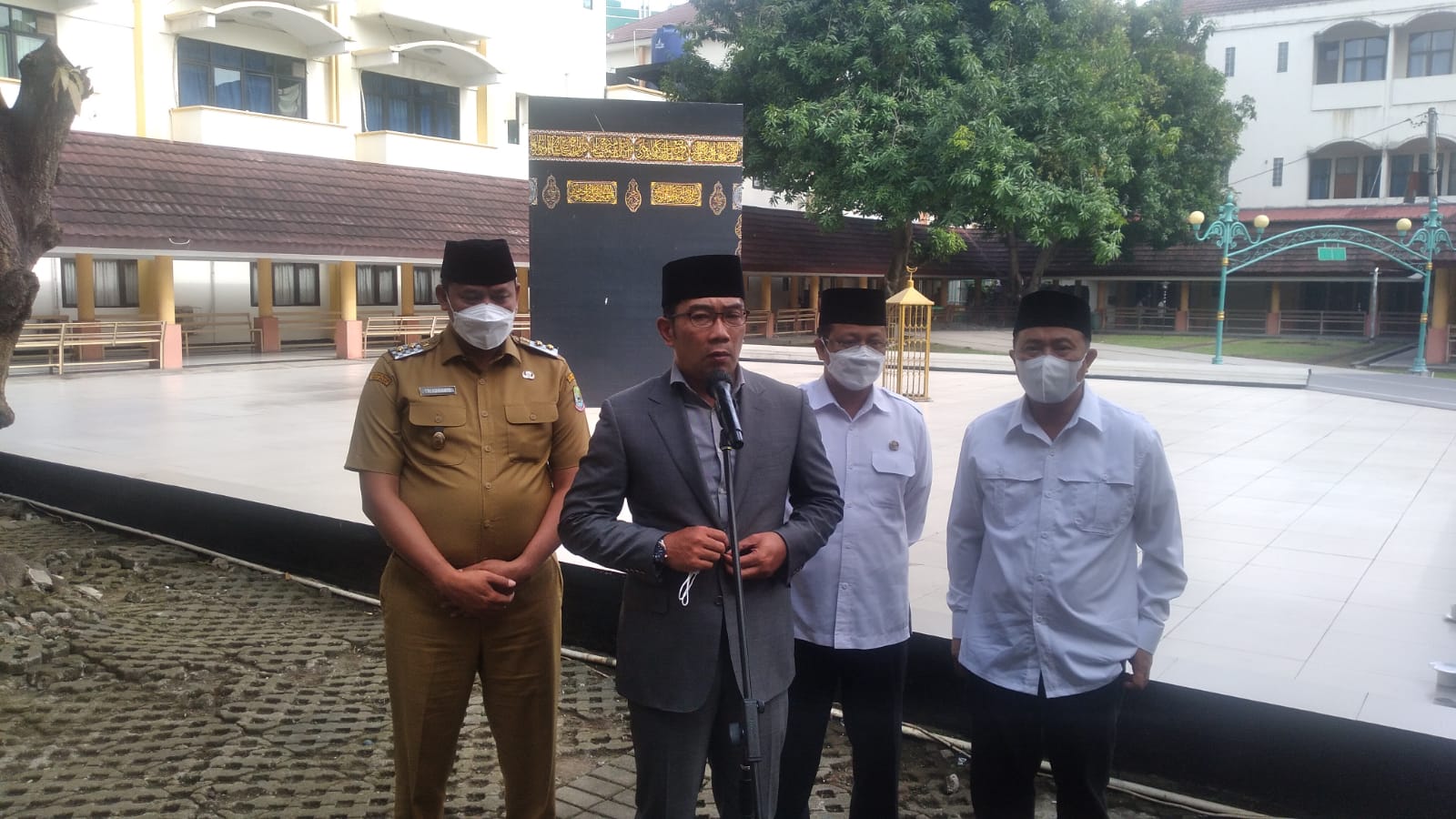 Ridwan Kamil Beri Wejangan 410 Calon Jemaah Haji Embarkasi Bekasi