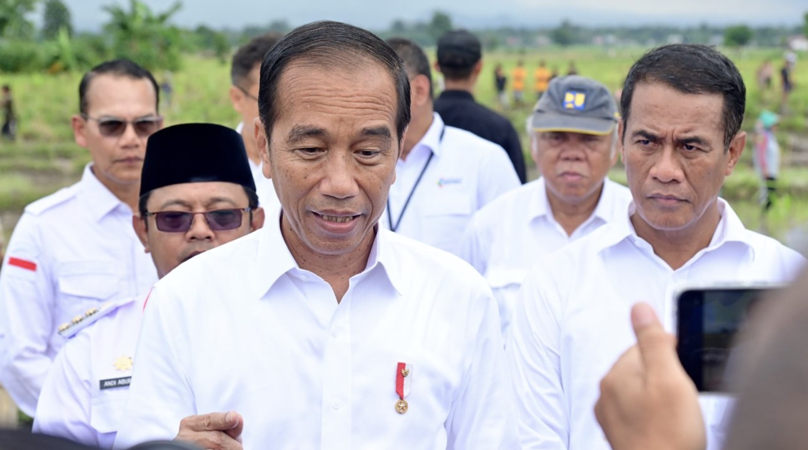 Jokowi Bantah Pernyataan Mahfud MD yang Sebut KPU Tak Layak Selenggarakan Pilkada