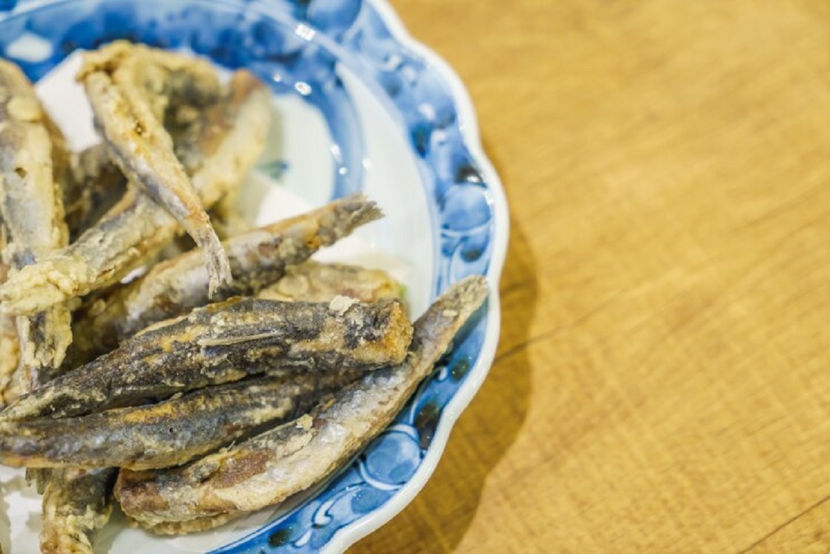 Makan Ikan Kecil Utuh Dapat Membantu Hidup Wanita Lebih Lama, Peneliti Menjelaskan