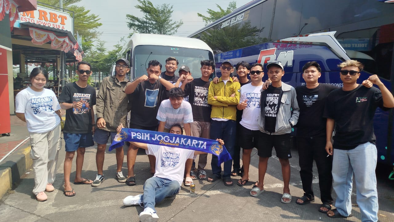 Bawa Semangat dan Damai, Brajamusti Jalin Persaudaraan dengan Bonek di GBT