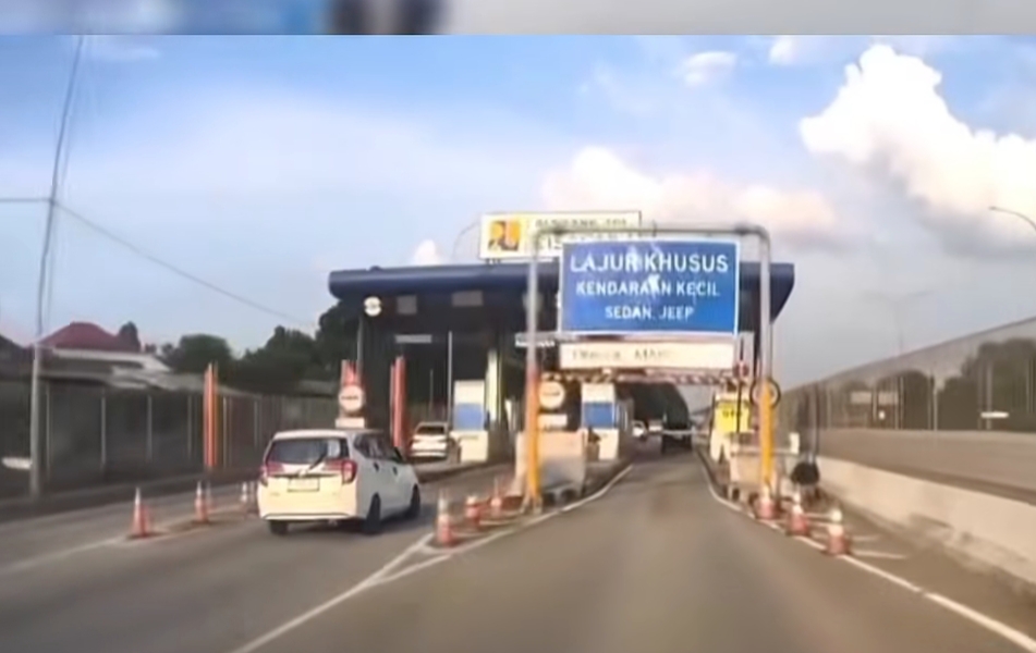 Viral Mobil Toyota Calya Terobos Gerbang Tol Hingga 2 kali, PMJ Bakal Tindak