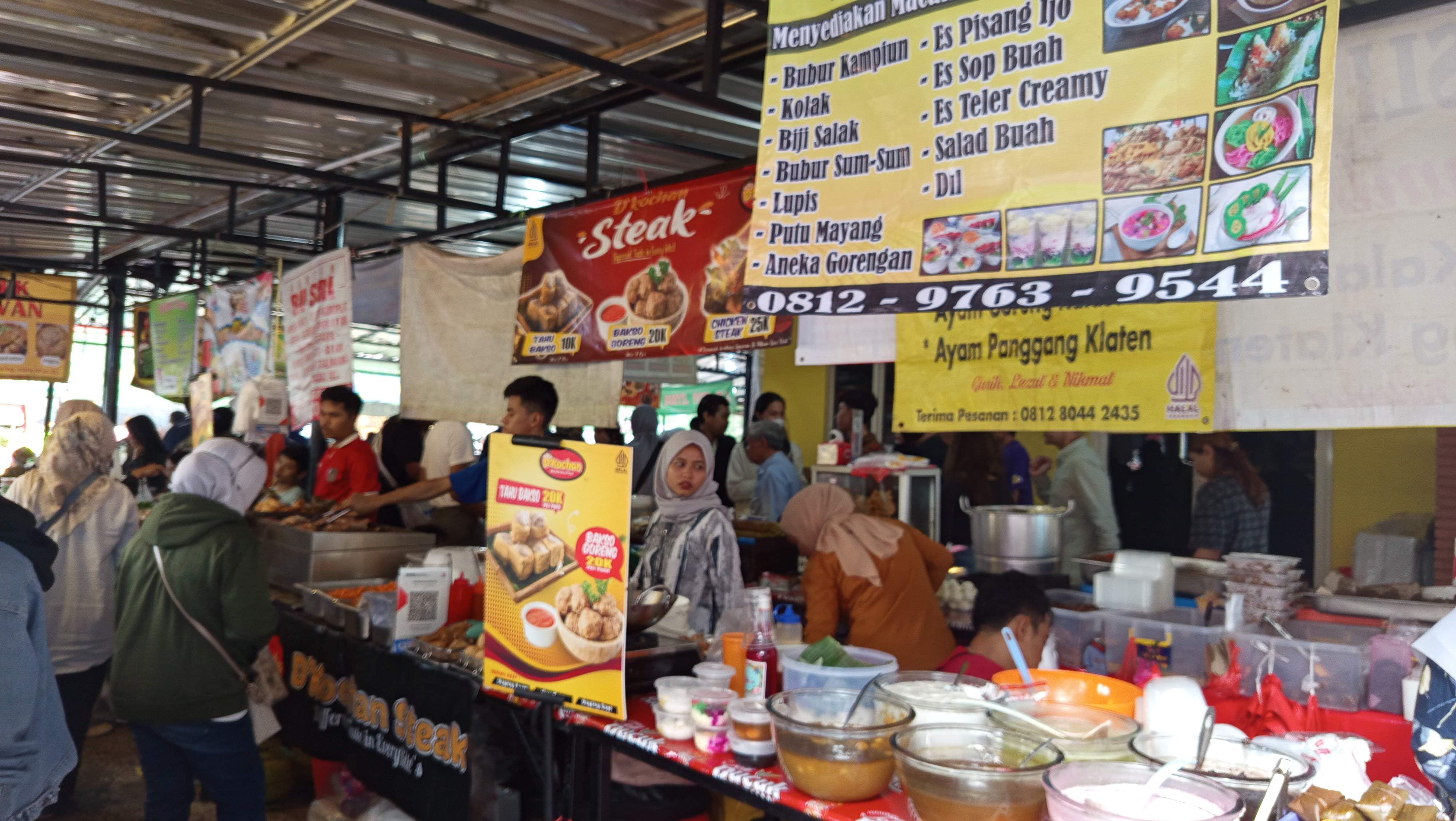 Pasar Takjil Benhil yang Tak Pernah Sepi saat Ramadan, Antrean Mengular Demi Makanan ini