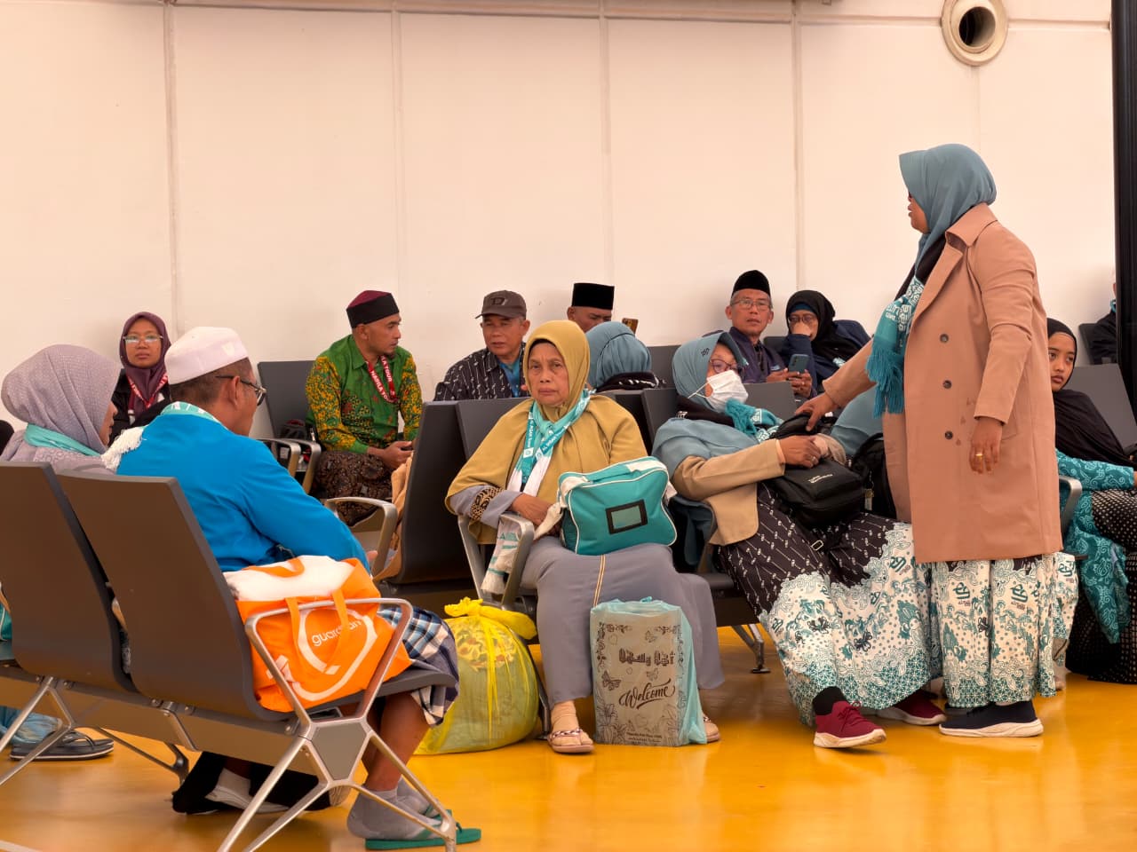 Kemenhaj Perkuat Pendampingan Kepulangan Jemaah Umrah di Bandara Jeddah