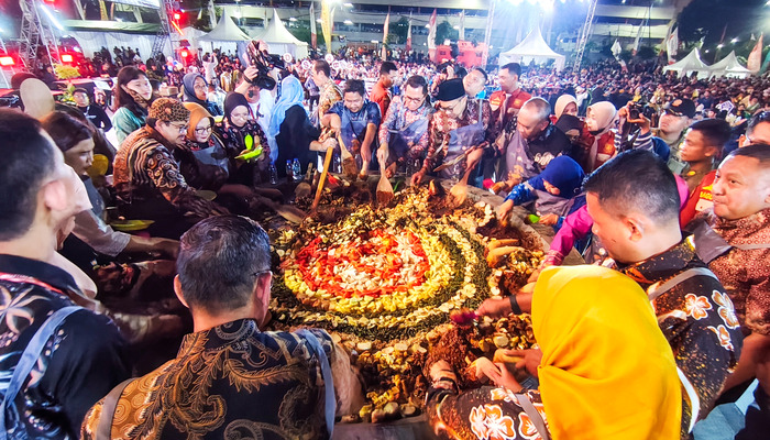 Festival Rujak Uleg 2025 Meriah, Bangkitkan Kenangan tentang Kejayaan THR Surabaya