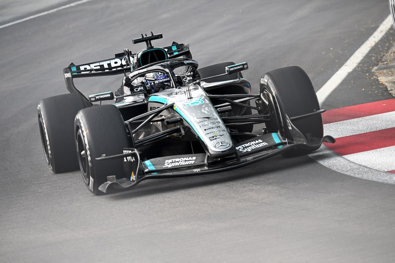 Hasil FP1 F1 GP Singapura 2026: George Russell Tercepat di Bawah Kabut
