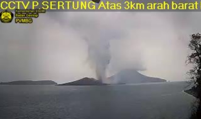 Gunung Anak Krakatau Mengalami 3 kali Erupsi Hari Ini, Tinggi Kolom Abu 500 Hingga 1.500 Meter