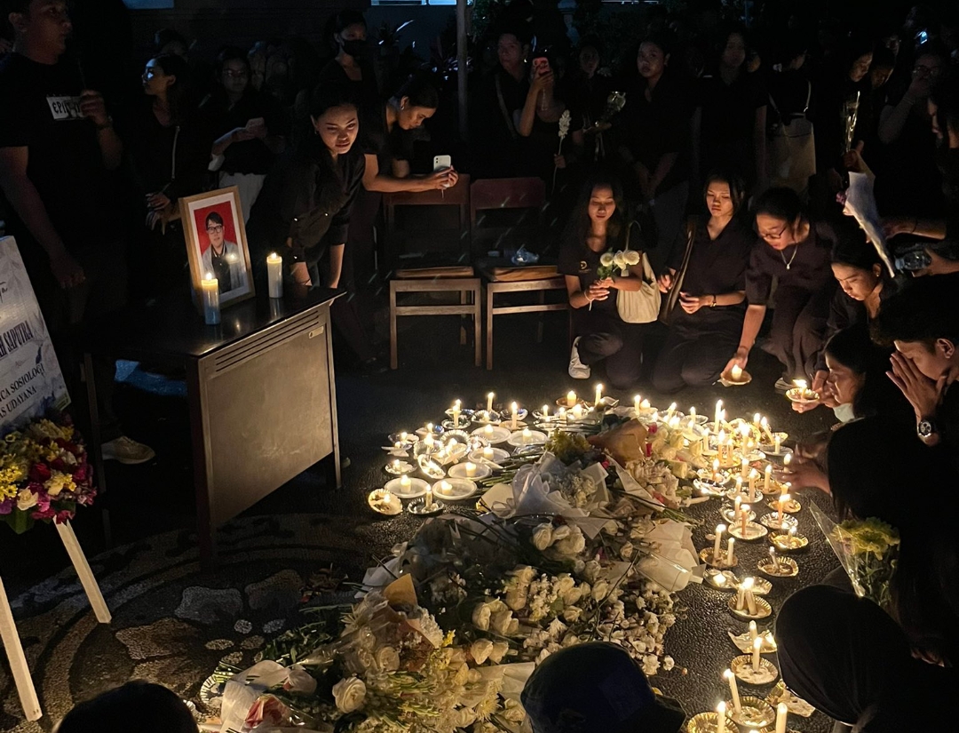 'Doa untuk Timothy': Suasana Haru di Kampus Udayana, Sang Mahasiswa Cerdas yang Dikenang Penuh Cinta