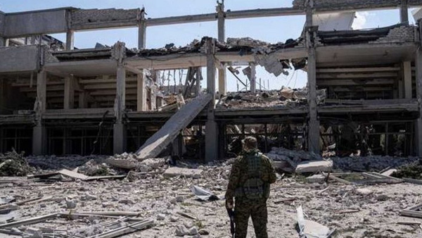Rusia Bombardir Wilayah Donbas, 15 Orang Tewas dan Puluhan Orang Terperangkap Puing