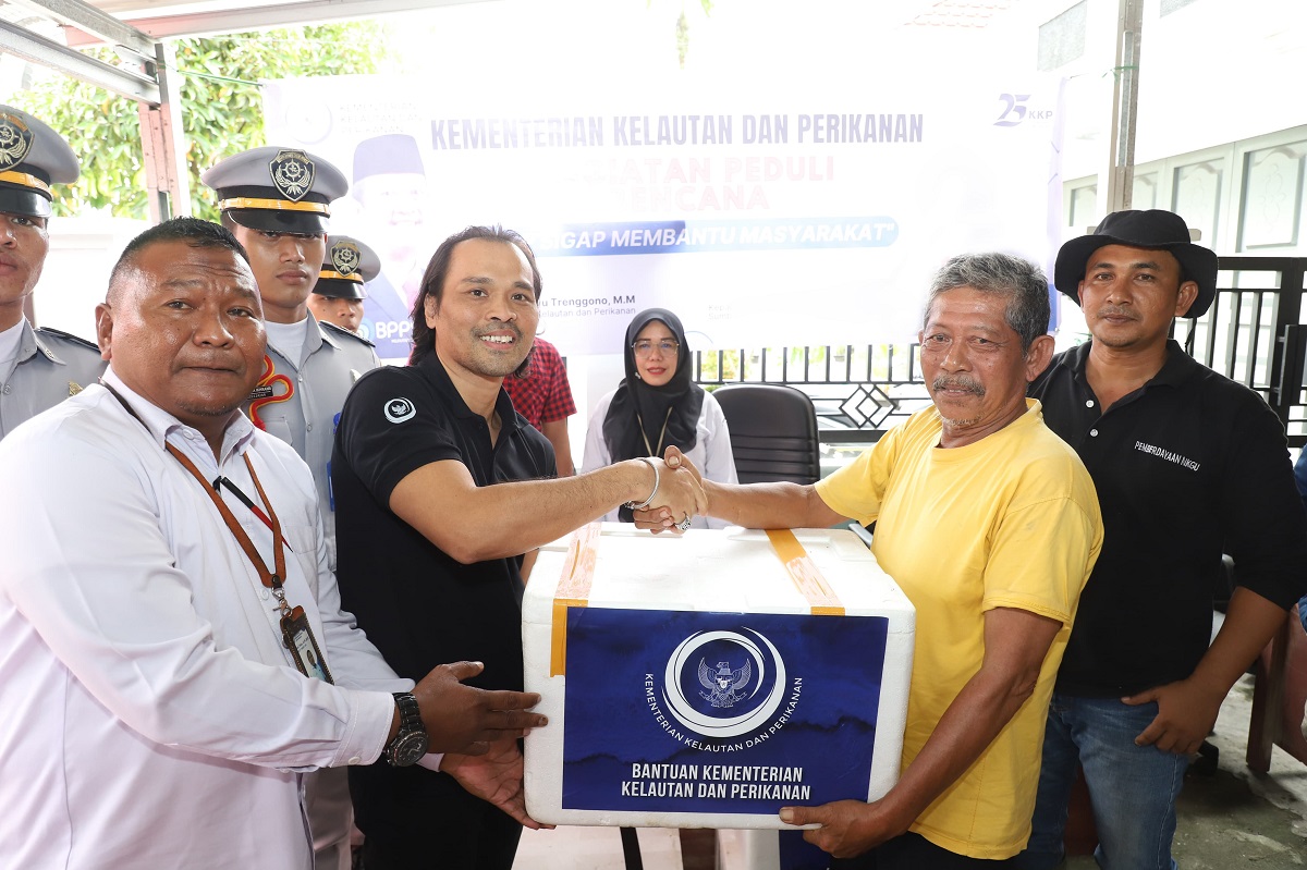 KKP Salurkan Bantuan Permakanan Untuk Korban Banjir Sumbar Berupa Produk Olahan Perikanan